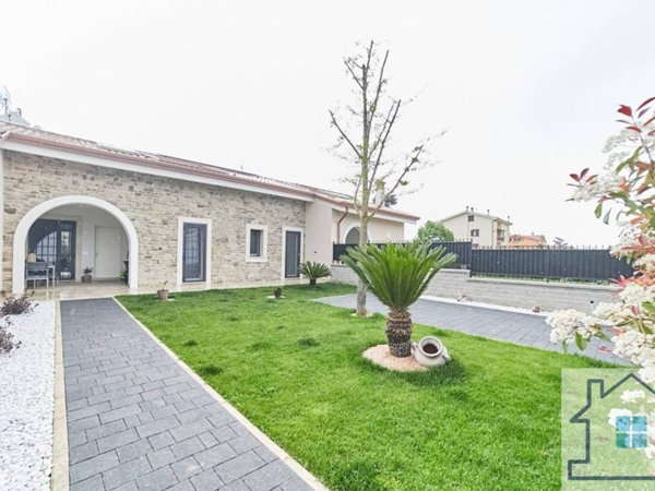 casa indipendente in vendita a Colonna