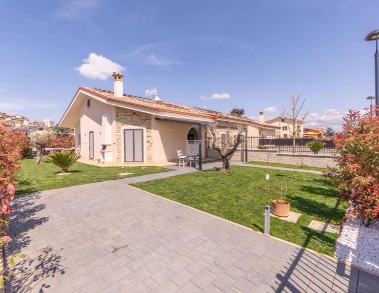casa indipendente in vendita a Colonna