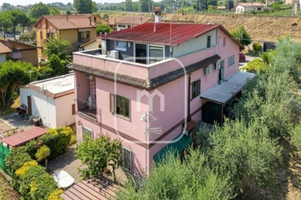 casa indipendente in vendita a Colonna