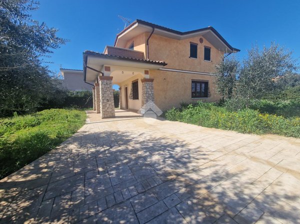 casa indipendente in vendita a Fiano Romano