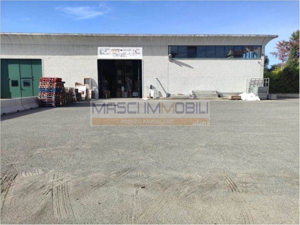 locale commerciale in vendita a Fiano Romano