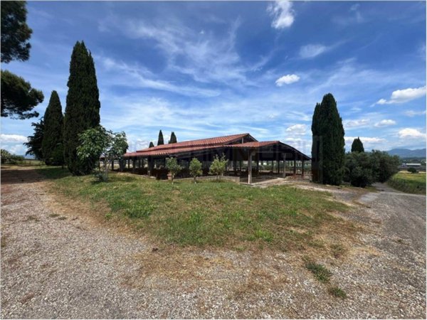 locale commerciale in vendita a Fiano Romano