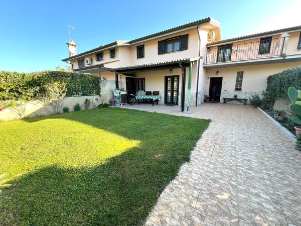 casa indipendente in vendita a Fiano Romano