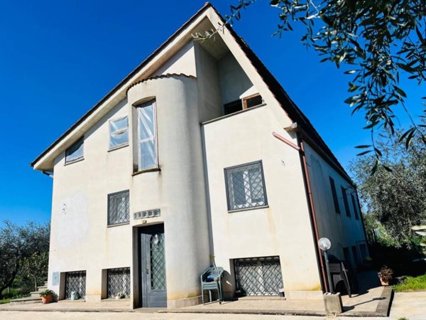 casa indipendente in vendita a Fiano Romano