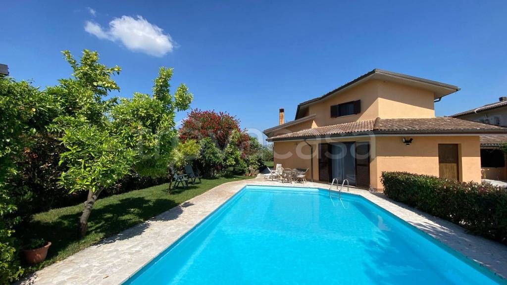 casa indipendente in vendita a Fiano Romano