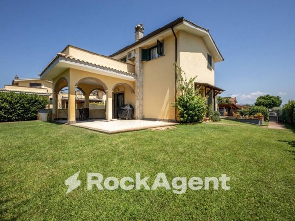 casa indipendente in vendita a Fiano Romano
