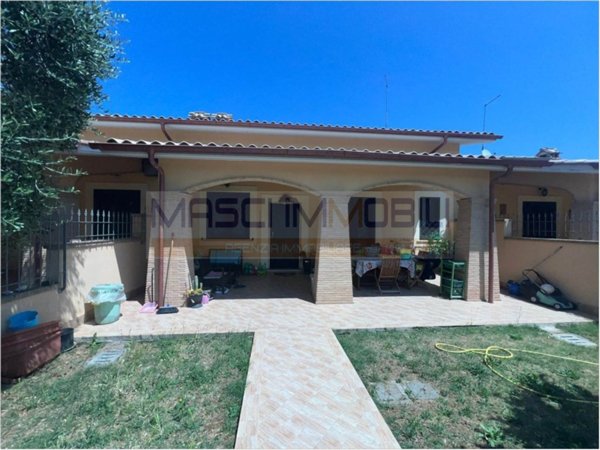 casa indipendente in vendita a Fiano Romano