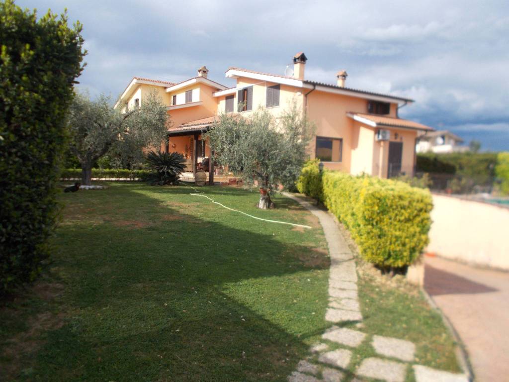 casa indipendente in vendita a Fiano Romano