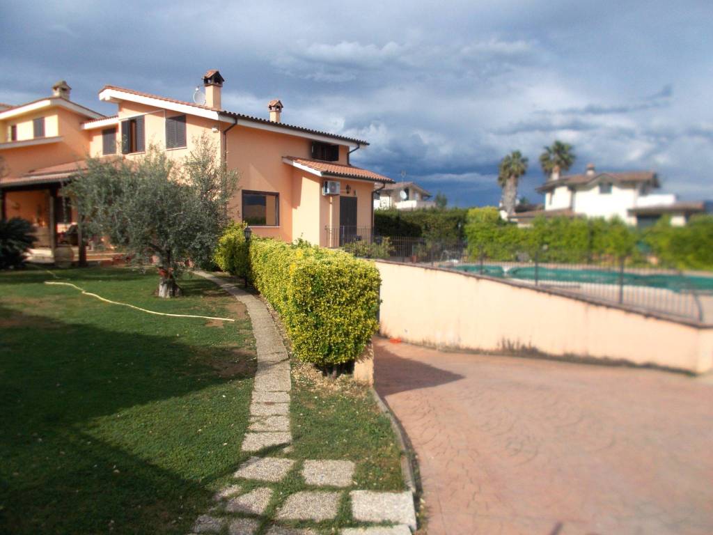 casa indipendente in vendita a Fiano Romano