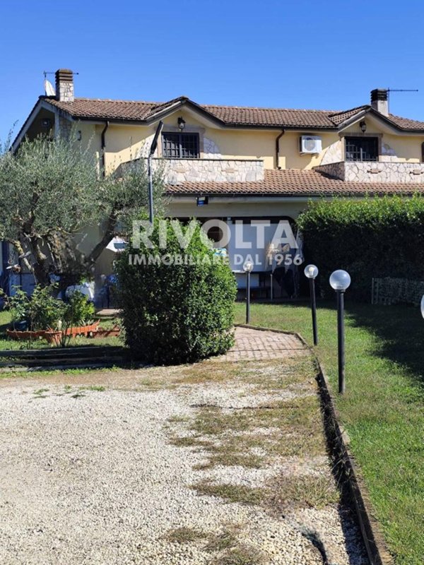 casa indipendente in vendita a Fiano Romano