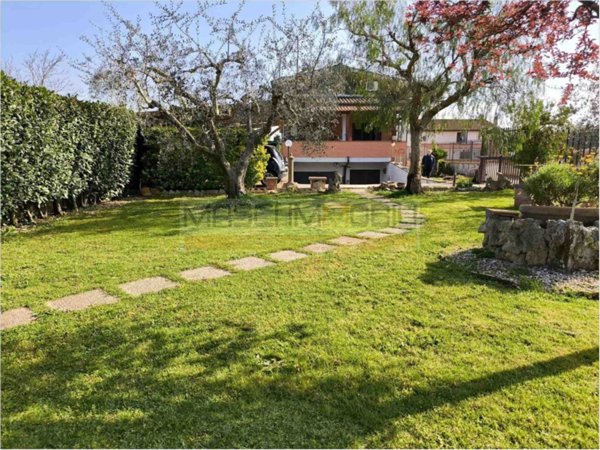 casa indipendente in vendita a Fiano Romano