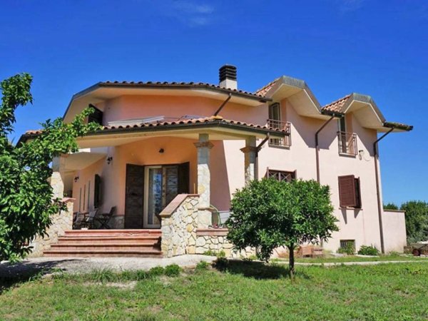 casa indipendente in vendita a Fiano Romano