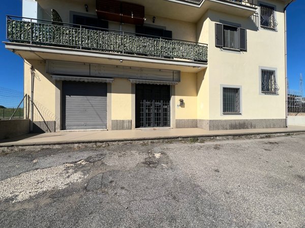 locale commerciale in vendita a Fiano Romano
