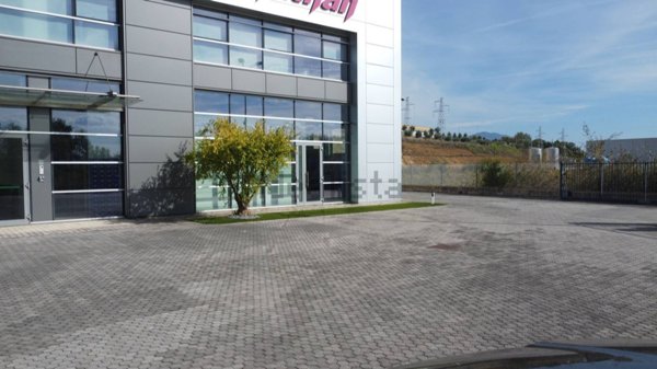 capannone in vendita a Fiano Romano