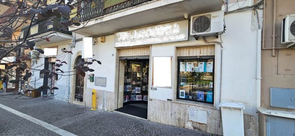 locale commerciale in vendita a Fiano Romano
