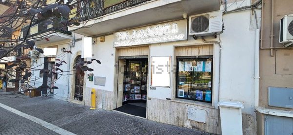 locale commerciale in vendita a Fiano Romano