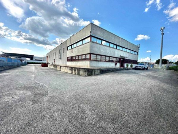 locale commerciale in vendita a Fiano Romano