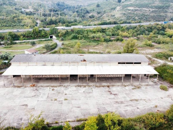 locale commerciale in vendita a Fiano Romano