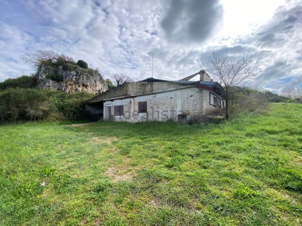 locale commerciale in vendita a Fiano Romano