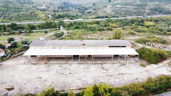 locale commerciale in vendita a Fiano Romano