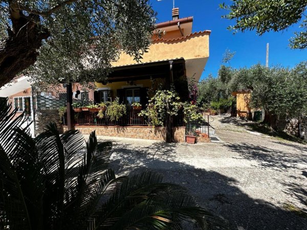 casa indipendente in vendita a Fiano Romano