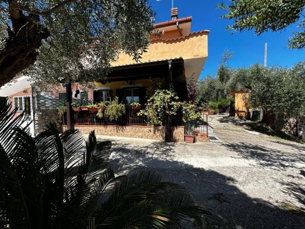 casa indipendente in vendita a Fiano Romano