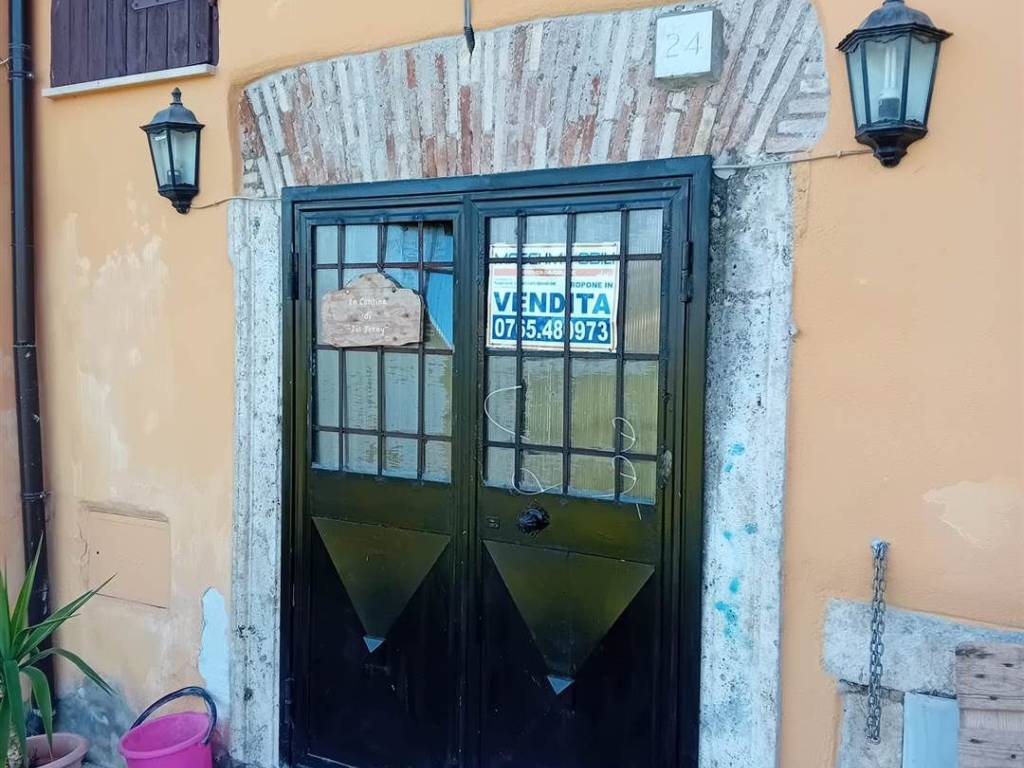 locale commerciale in vendita a Fiano Romano