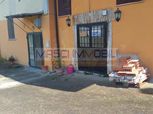 locale commerciale in vendita a Fiano Romano