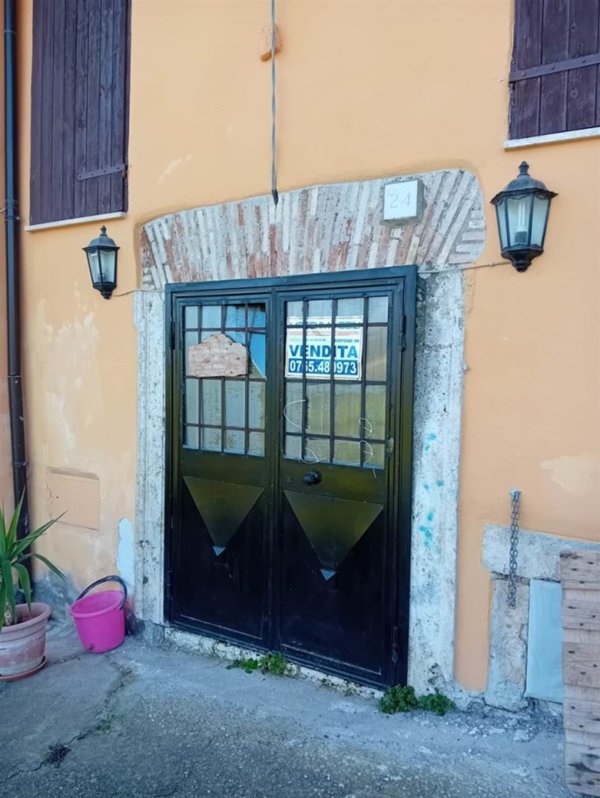 locale commerciale in vendita a Fiano Romano