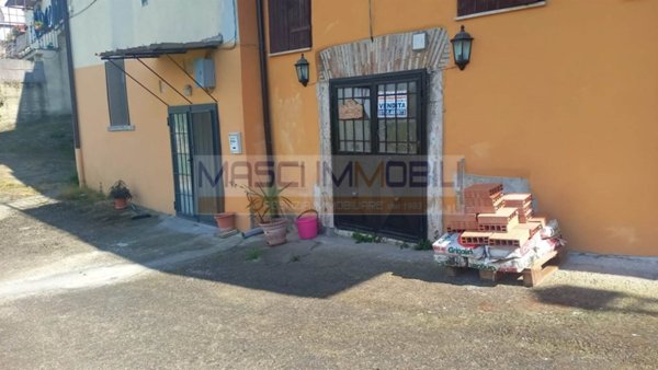 locale commerciale in vendita a Fiano Romano