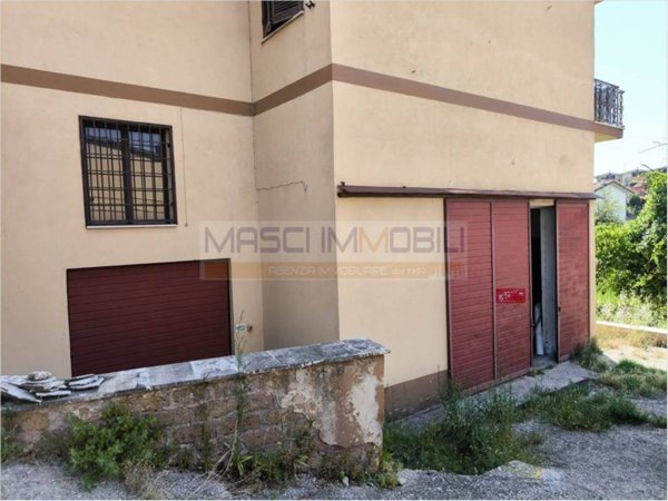 locale commerciale in vendita a Fiano Romano