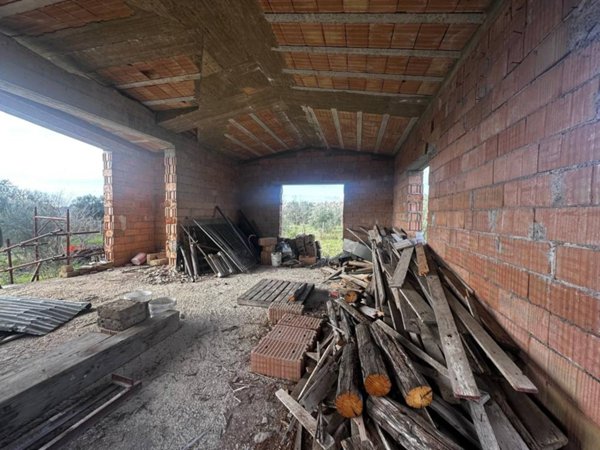 locale commerciale in vendita a Fiano Romano