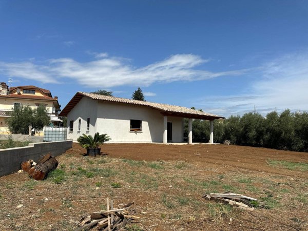 casa indipendente in vendita a Fiano Romano