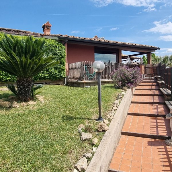 casa indipendente in vendita a Fiano Romano