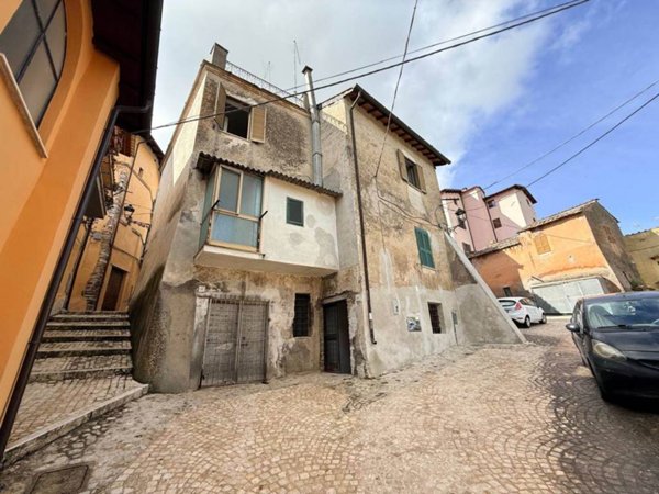 locale commerciale in vendita a Fiano Romano
