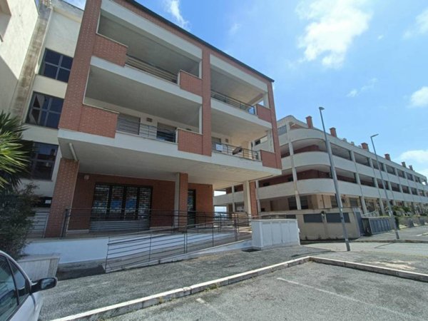 locale commerciale in vendita a Fiano Romano