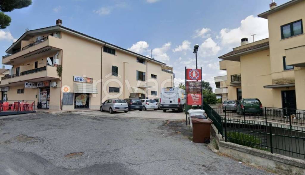 locale commerciale in vendita a Fiano Romano