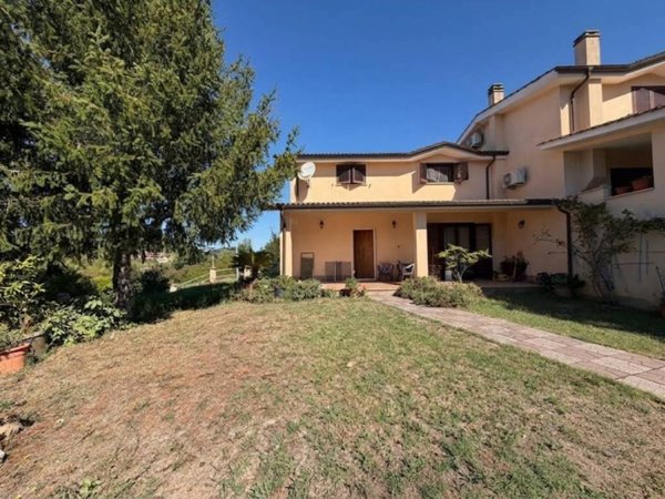 casa indipendente in vendita a Fiano Romano