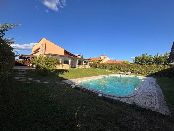 casa indipendente in vendita a Fiano Romano