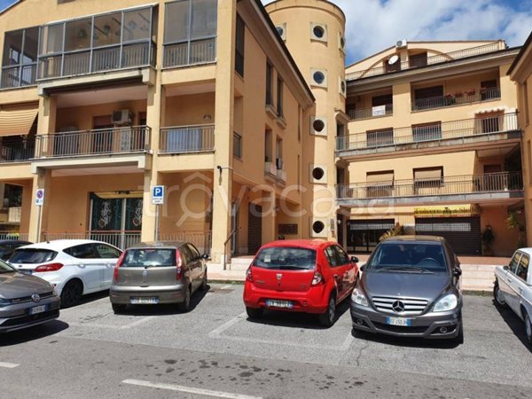 locale commerciale in vendita a Fiano Romano