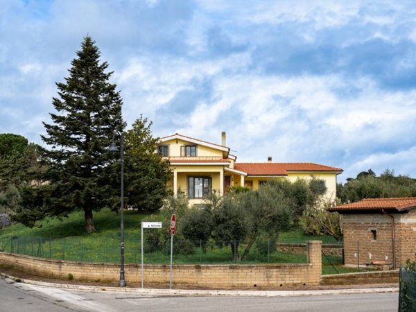 casa indipendente in vendita a Formello