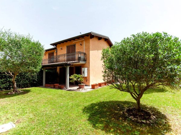 casa indipendente in vendita a Formello
