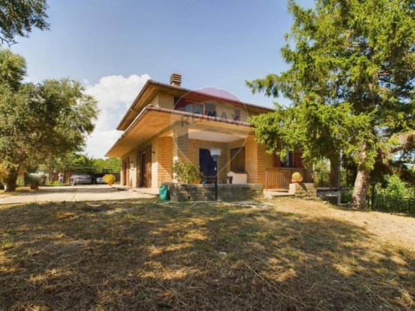 casa indipendente in vendita a Formello
