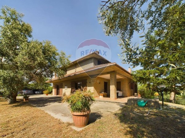 casa indipendente in vendita a Formello