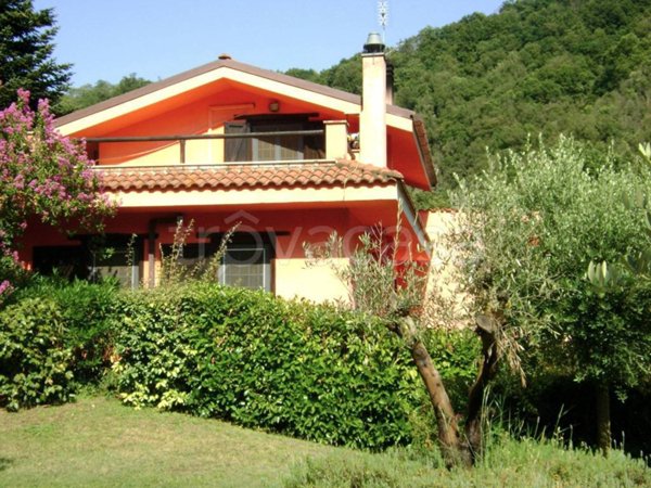 casa indipendente in vendita a Formello in zona Le Rughe