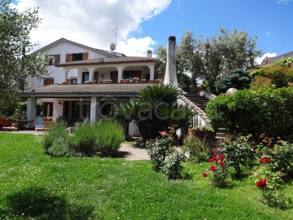 casa indipendente in vendita a Formello
