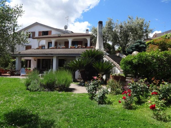 casa indipendente in vendita a Formello
