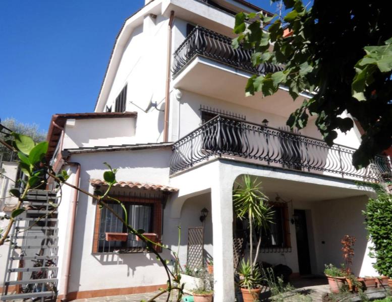 casa indipendente in vendita a Formello in zona Le Rughe