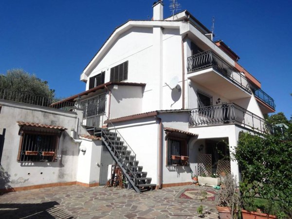 casa indipendente in vendita a Formello in zona Le Rughe