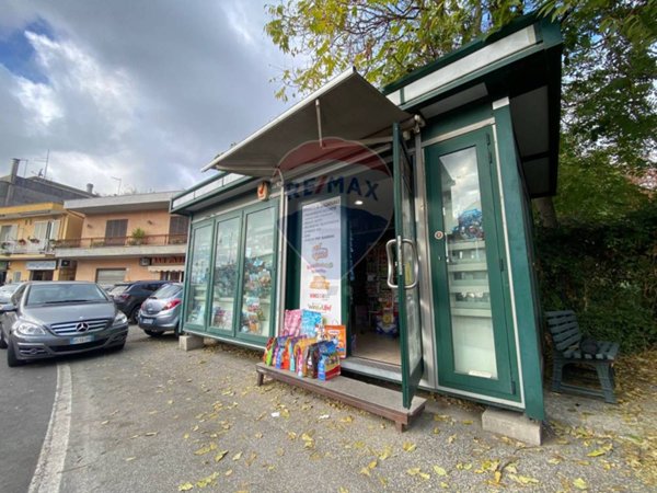 locale commerciale in vendita a Formello